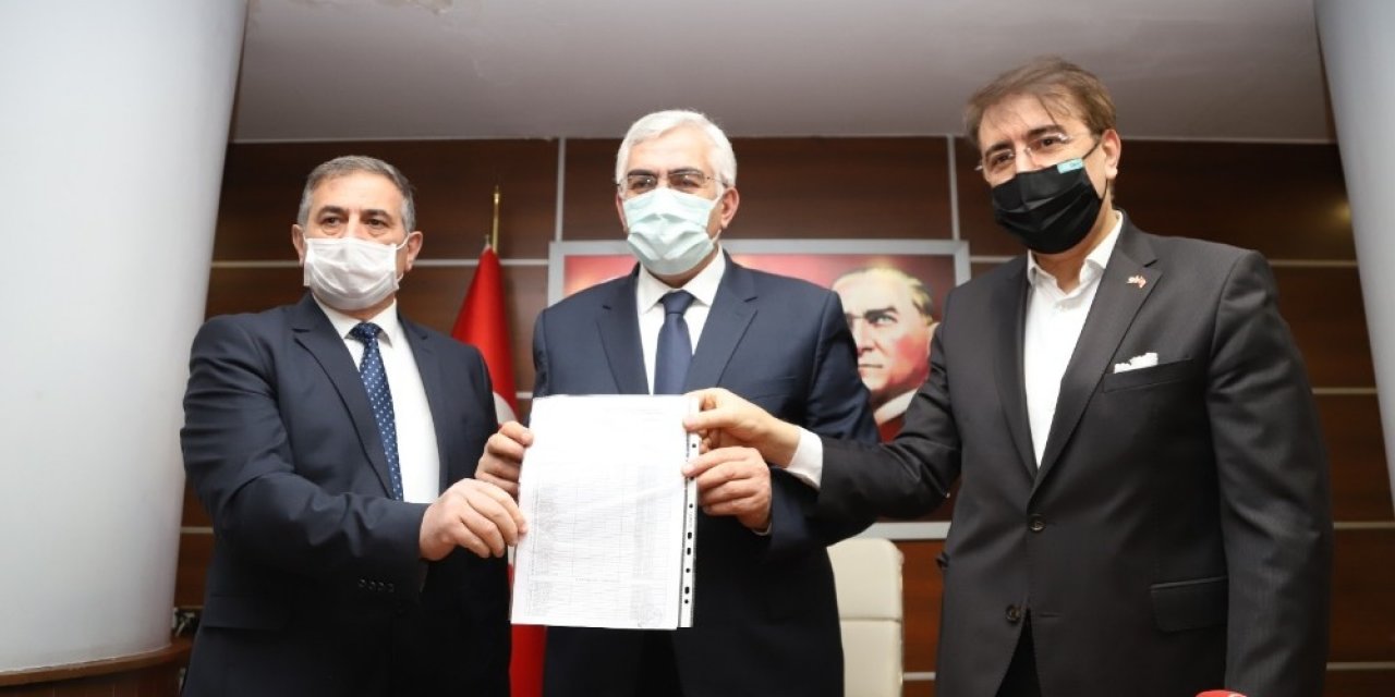 Ak Parti İ̇l Başkanı Mazbatasını Aldı