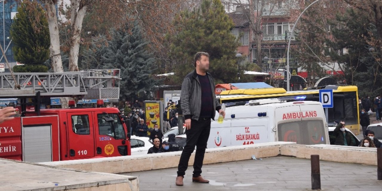 15 Temmuz Meydanı’nda Kendini Yakmaya Çalıştı, Polis İkna Etti