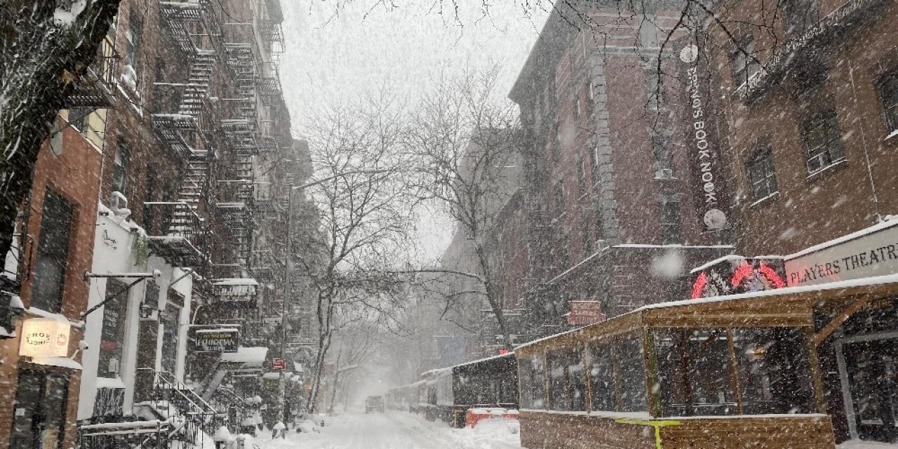 New York’ta Kar Fırtınası: Uçuşlar Askıya Alındı