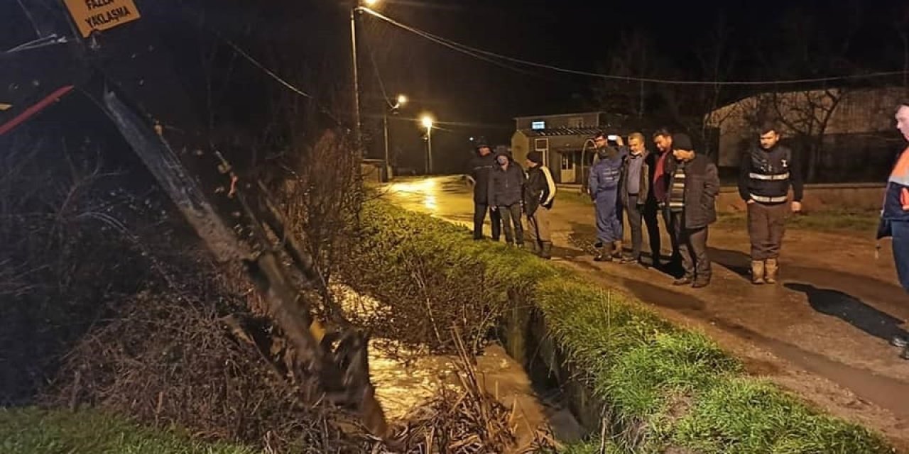 Tekirdağ’da Şiddetli Sağanak Sonrası Yol Çöktü, Sokaklar Göle Döndü