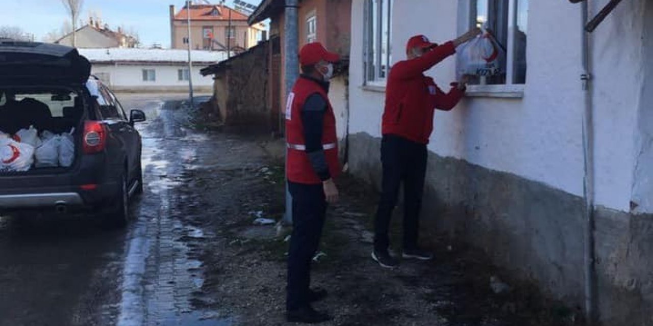 Aslanapa Kızılay İhtiyaç Sahiplerine Ulaşıyor