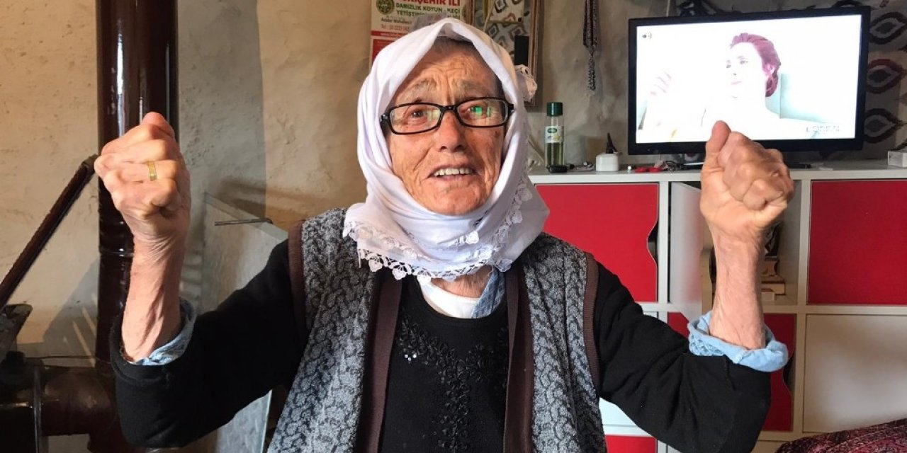 Aşı Olan Hesna Nine Devlete Minnettar