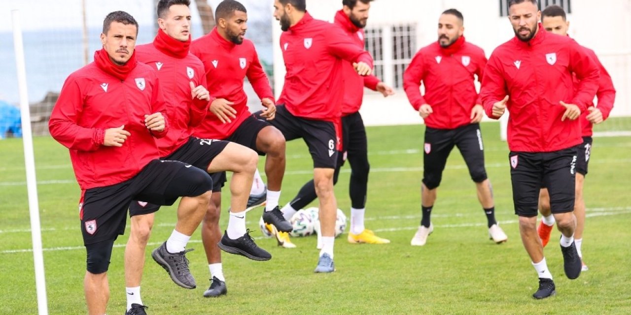 Samsunspor 6 Oyuncu Transfer Etti 8 Oyuncuyu Da Gönderdi