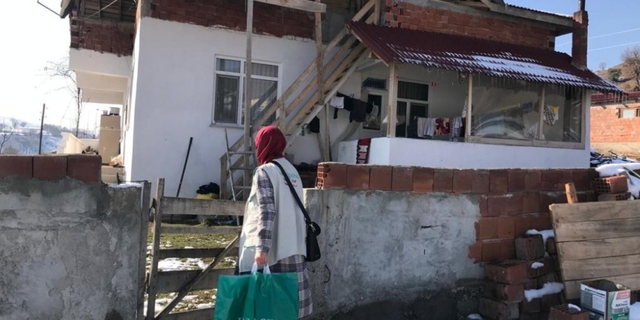 Taşova’da 50 Çocuğa Kıyafet Yardımı
