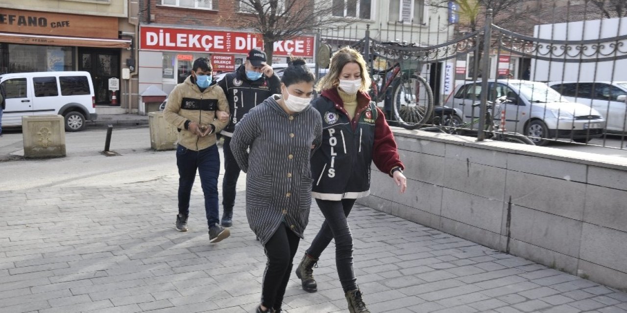 Uyuşturucu Operasyonunda Gözaltına Alınan 2 Kişi Adliyeye Çıkarıldı