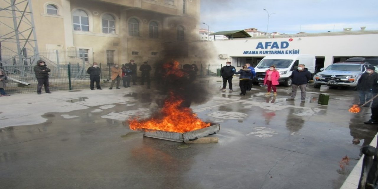 112 Acil Çağrı Merkezi Personeline "afet Farkındalık Ve Yangın Eğitimi" Verildi