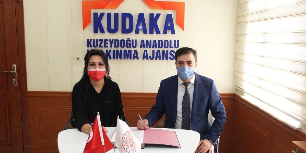 Kudaka’dan İ̇spir Hanımeli Kooperatifi’ne Markalaşma Desteği