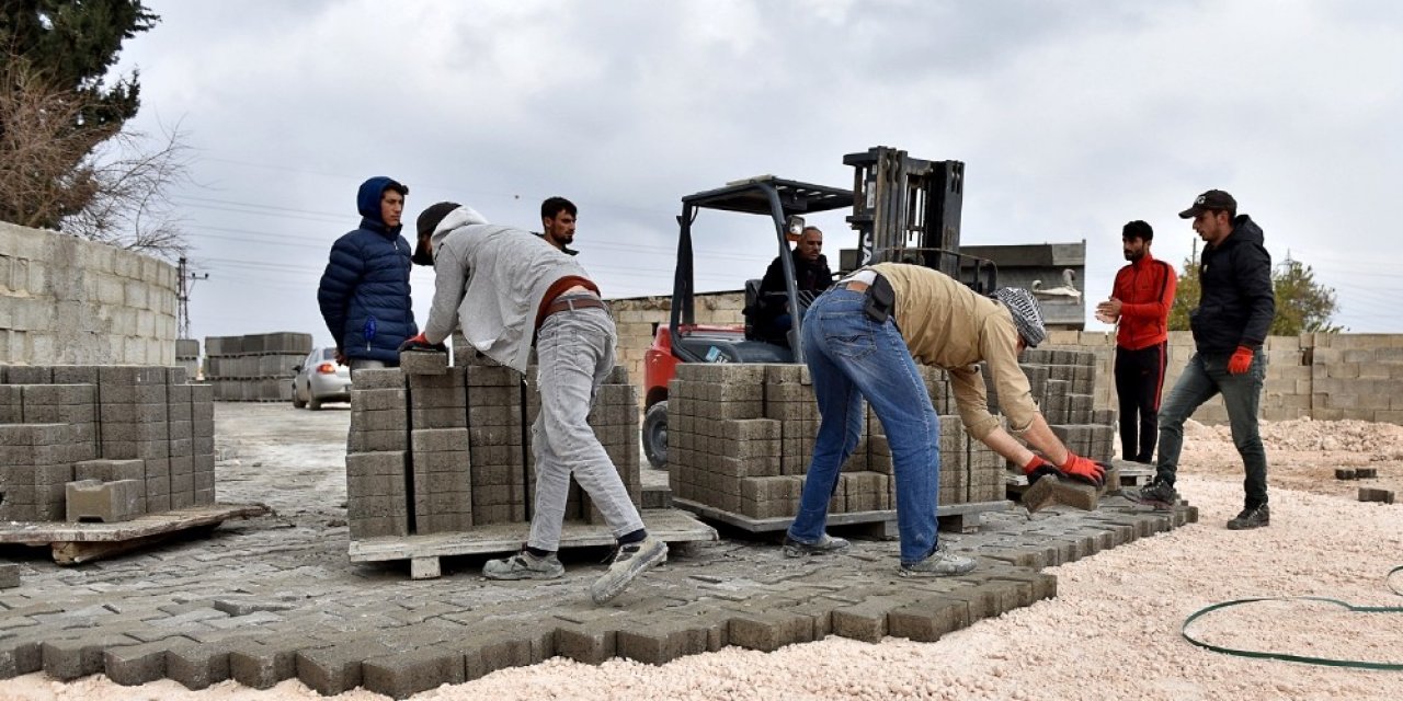 Ceylanpınar’da Kilitli Parke Döşeme Çalışmaları Sürüyor