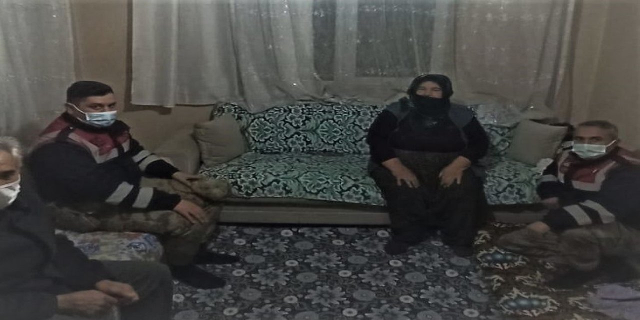 Yalnız Yaşayan Yaşlı Kadına, Jandarmadan Ziyaret