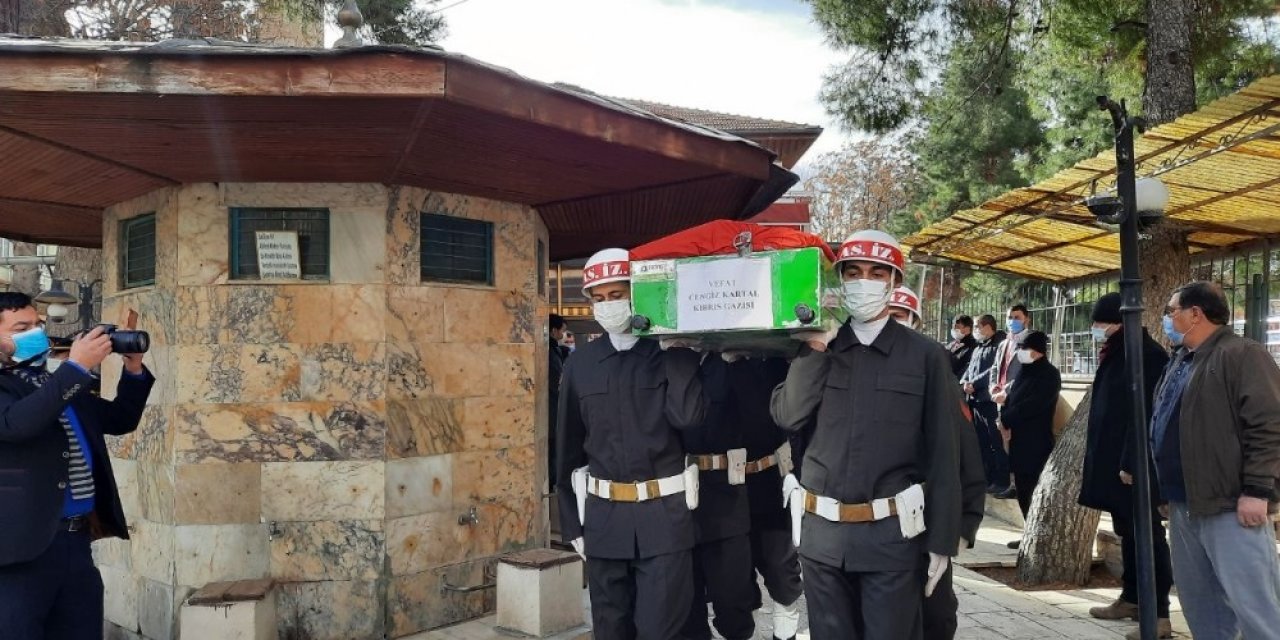 Kıbrıs Gazisi Cengiz Kartal, Son Yolculuğuna Askeri Törenle Uğurlandı