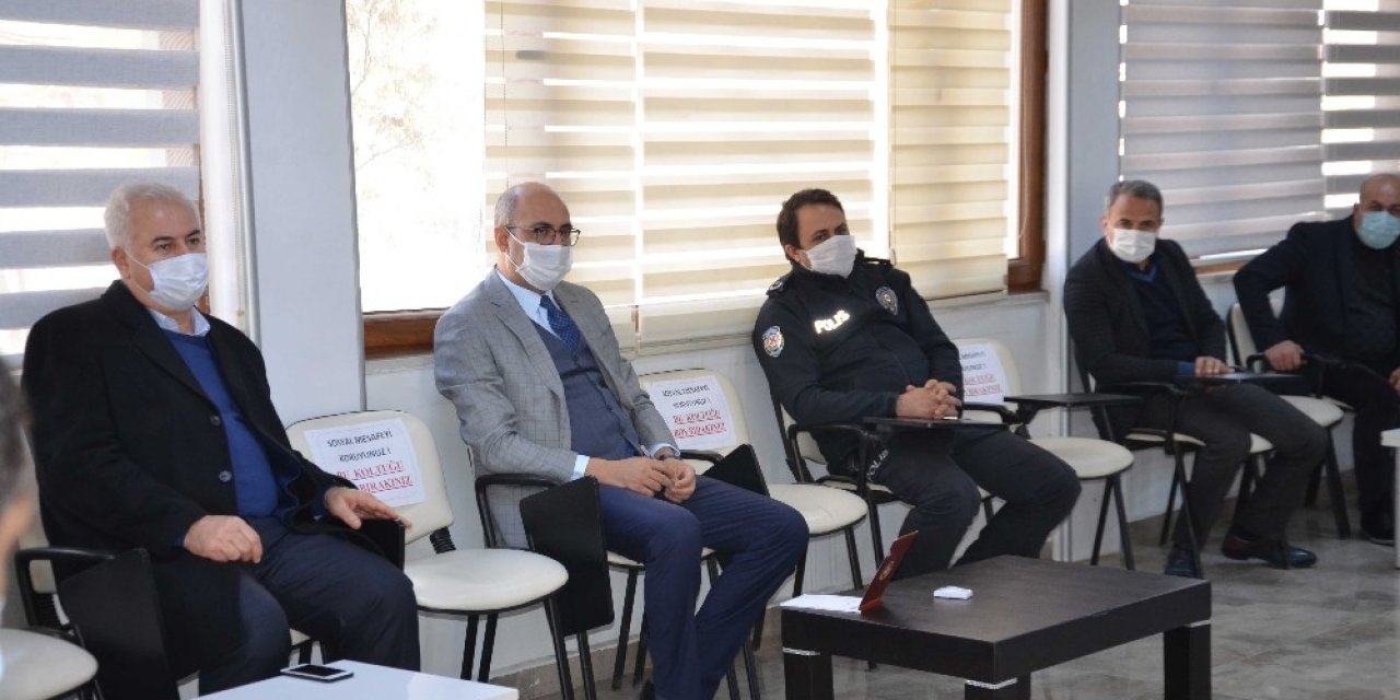 Kurtalan Kaymakamı Aydın, Esnafla Bir Araya Geldi