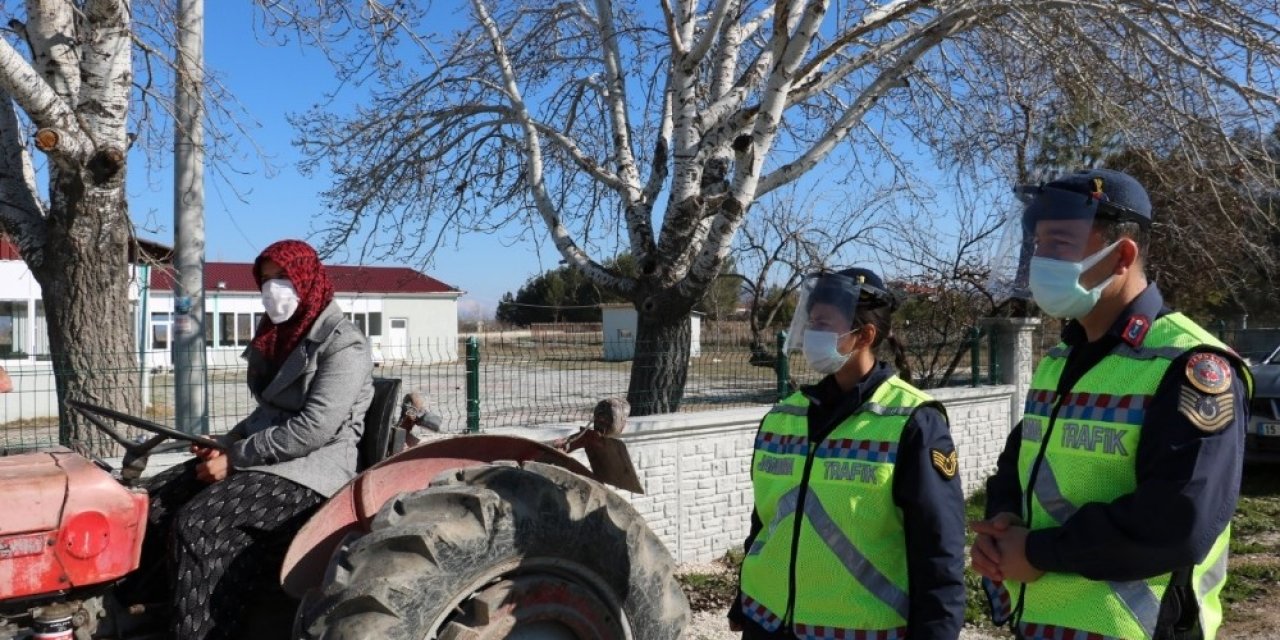 Jandarma , Traktör Kullanacak Sürücülere Kurs Düzenledi