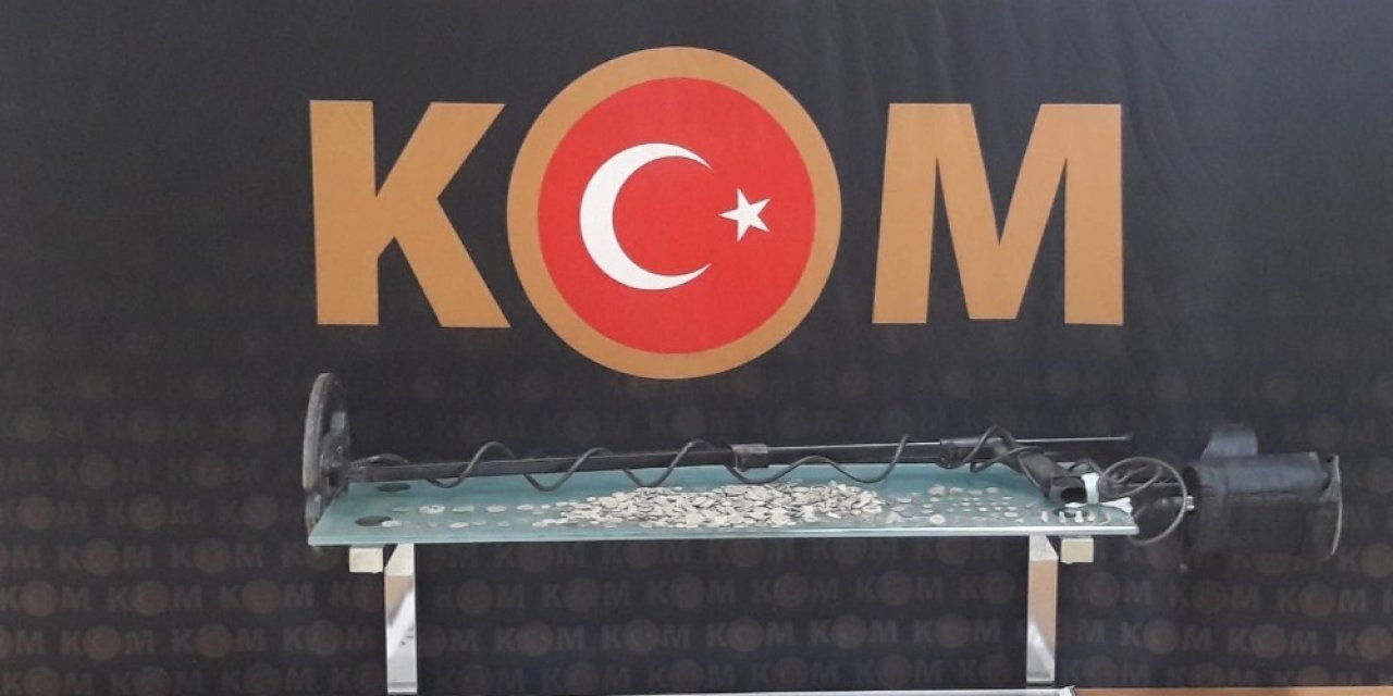 Manisa’da Bin 449 Parça Tarihi Eser Ele Geçirildi