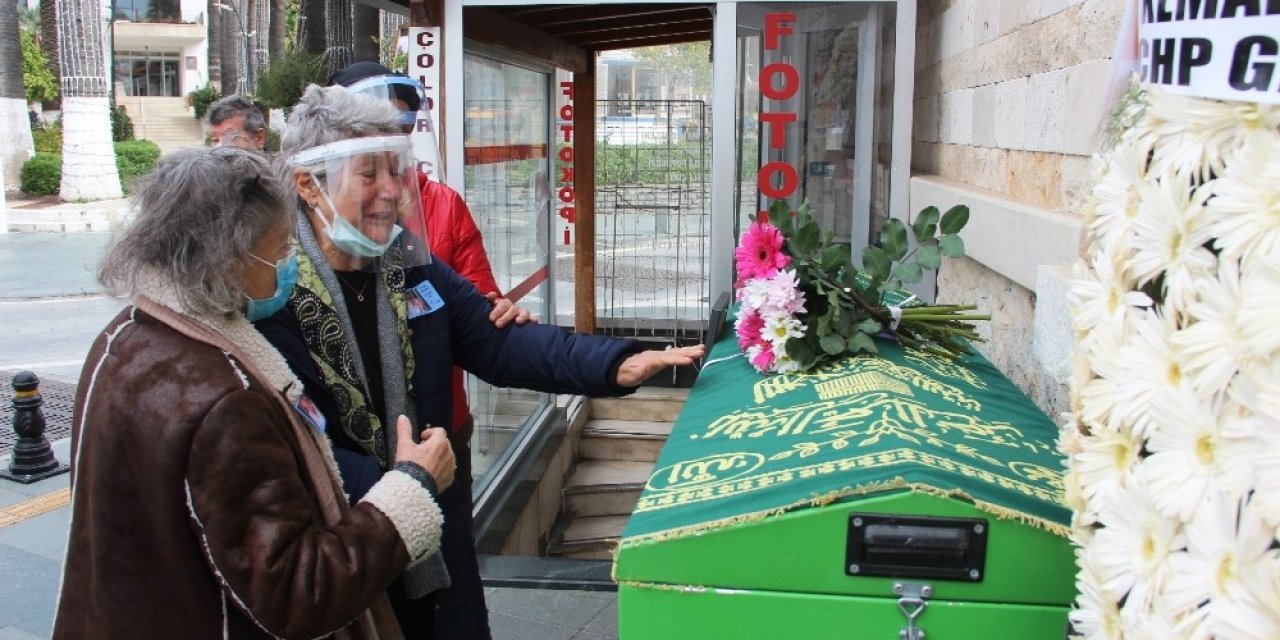 Tiyatro Oyuncusu Atilla Pekdemir Son Yolculuğuna Uğurlandı