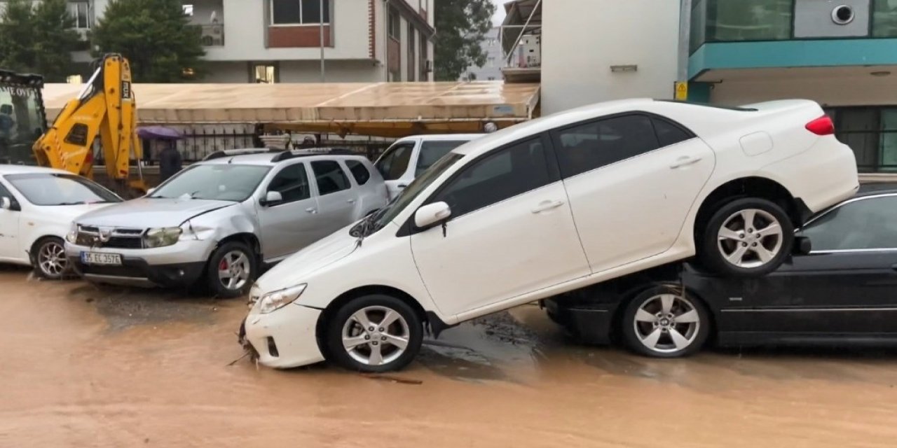 İ̇zmir’de Görülmemiş Sel Felaketi: Vali Köşger Ve Başkan Çalkaya’dan İnceleme