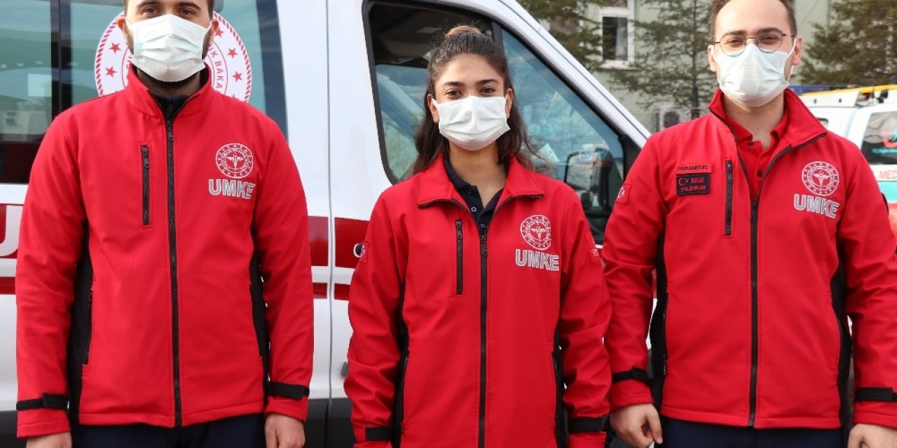Depremde İ̇nci’yi Kurtaran Edanur, Otobüste Doğum Yaptırdı
