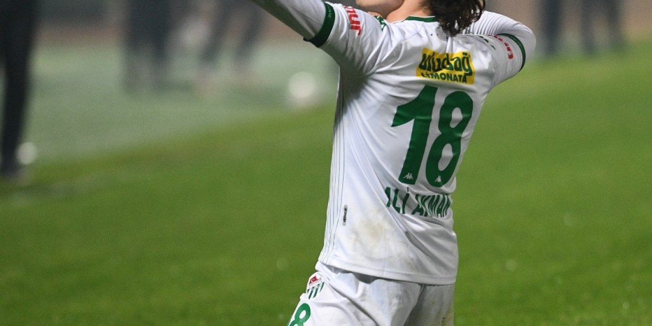 Bursaspor’da Ali Akman Kadro Dışı Bırakıldı