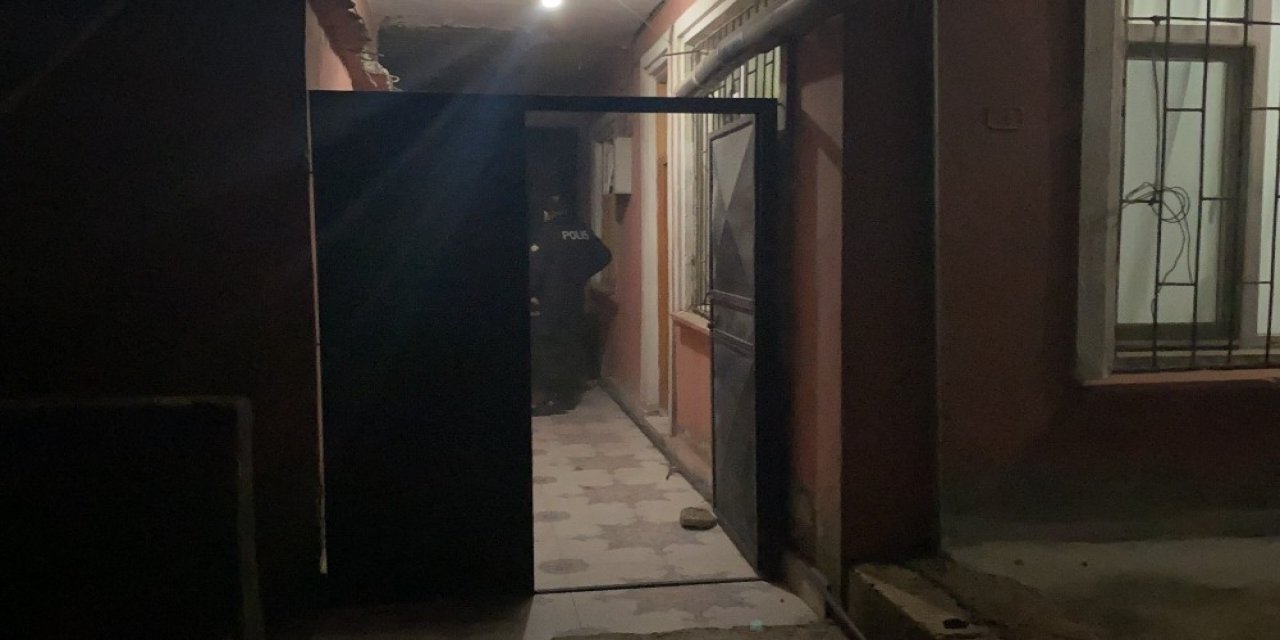 Hatay’da İddiaya Göre Rus Ruleti Oynayan Kişi Silahın Patlaması Sonucu Ağır Yaralandı