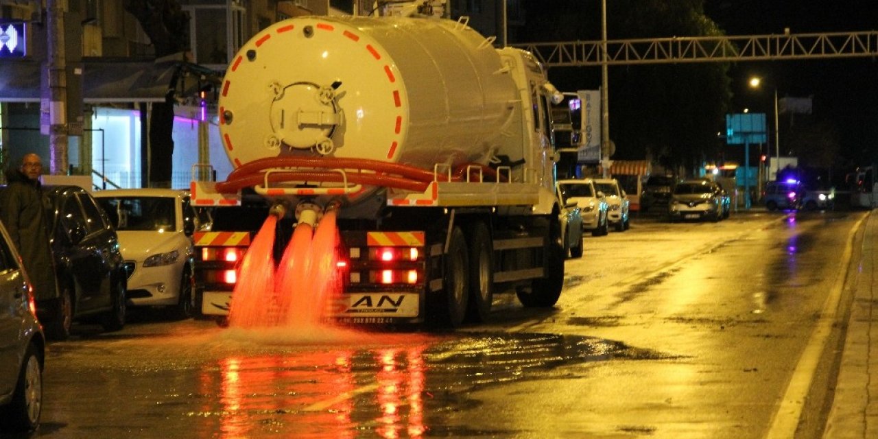 İ̇zmir’de Selin İzleri Temizleniyor