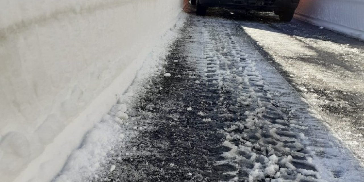 Şırnak’ta Kardan Kapanan Köy Yolları Ulaşıma Açıldı