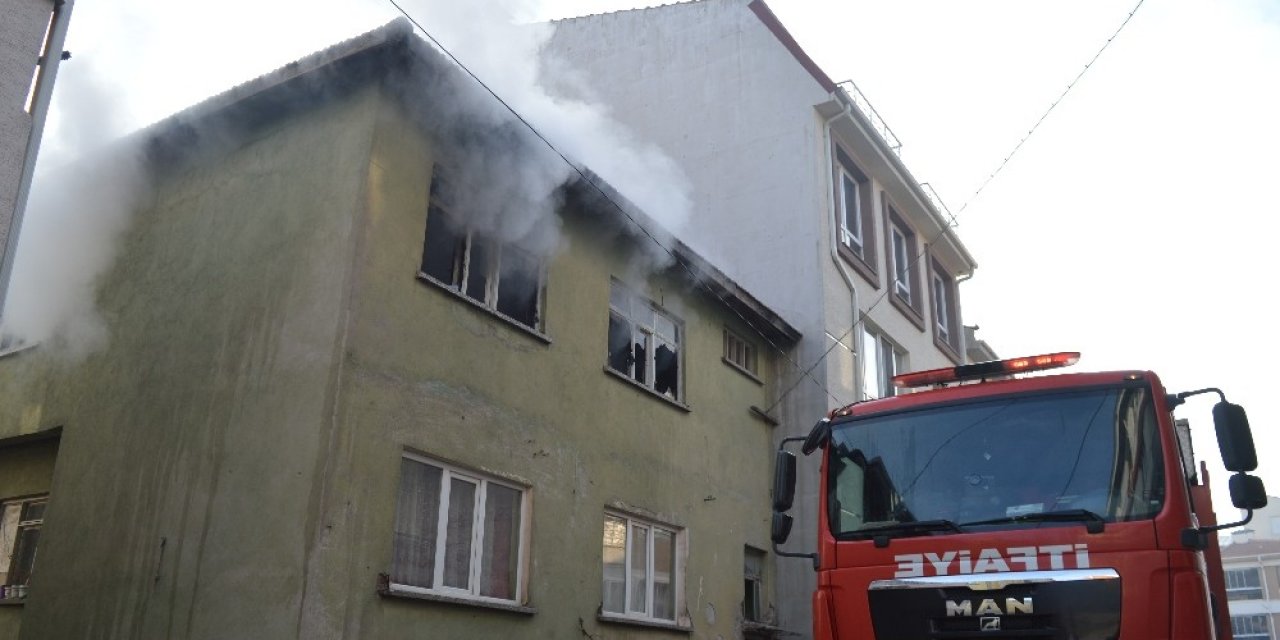 Eskişehir’de Sobadan Çıkan Yangında 2 Çocuk Yaralandı