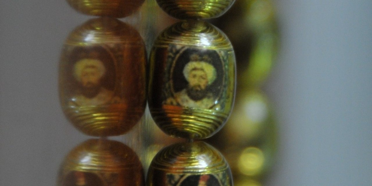 Kâğıttan Tespihe Osmanlı Padişahlarının Fotoğraflarını İşledi