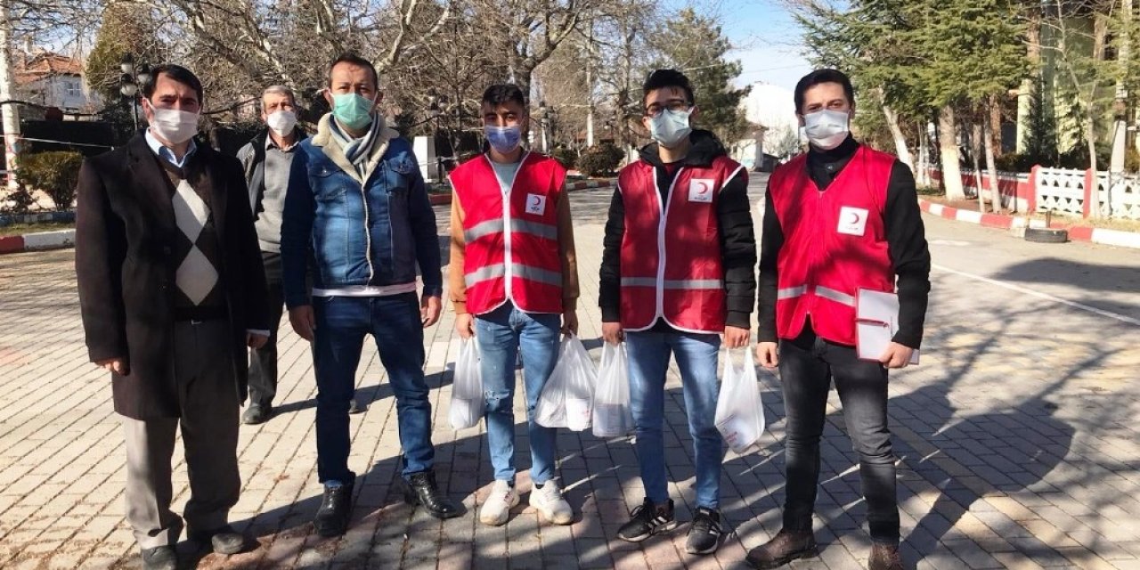 Hisarcık’ta Kızılay Kıyma Ve Kavurma Konservesi Dağıttı