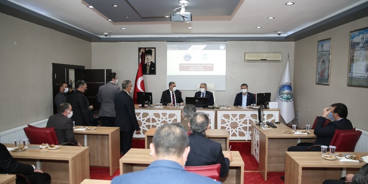 Başkan Büyükkılıç, Yahyalı Ve Develi’de