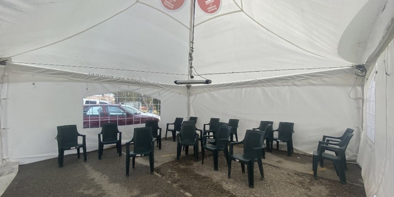 Keçiören Belediyesi’nden Hastanelere Isıtıcılı Bekleme Çadırı