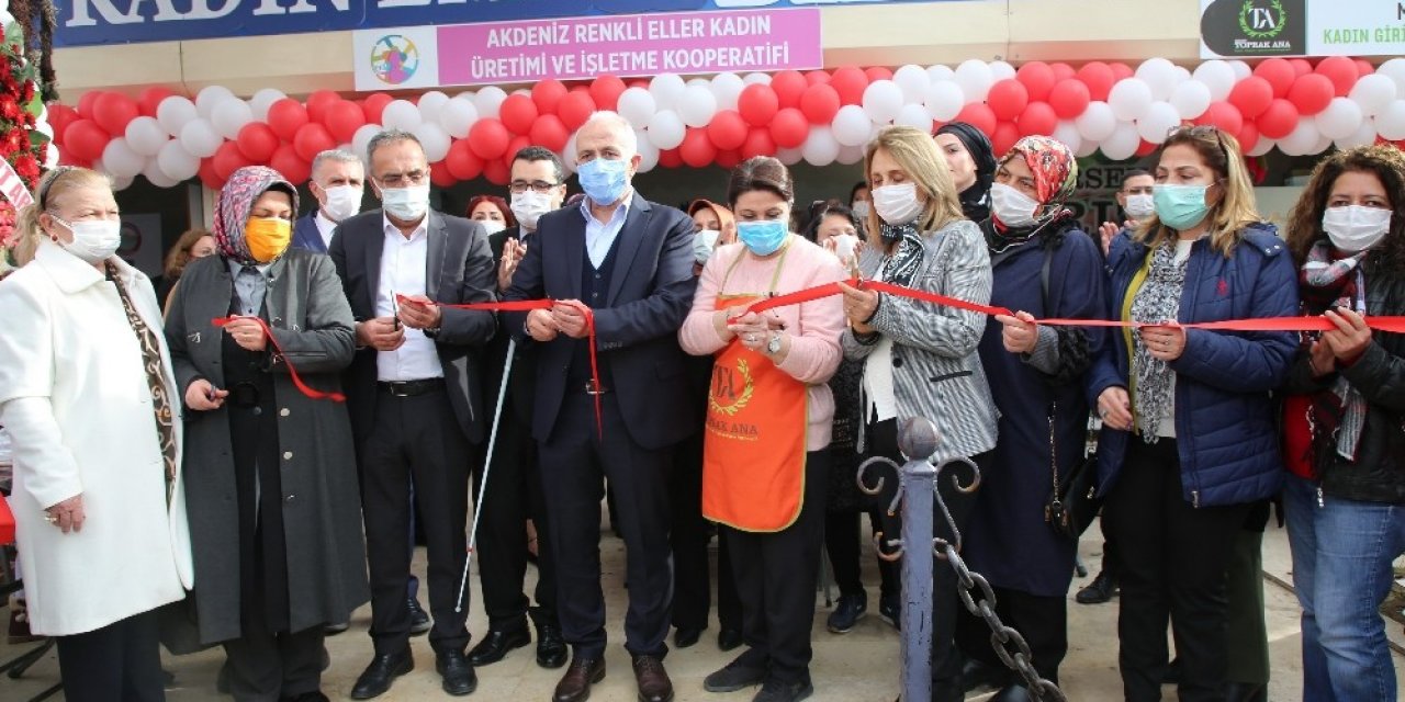 Başkan Gültak, Kooperatif Üyesi Kadınlarla Kadın Emeği Diyarında Buluştu