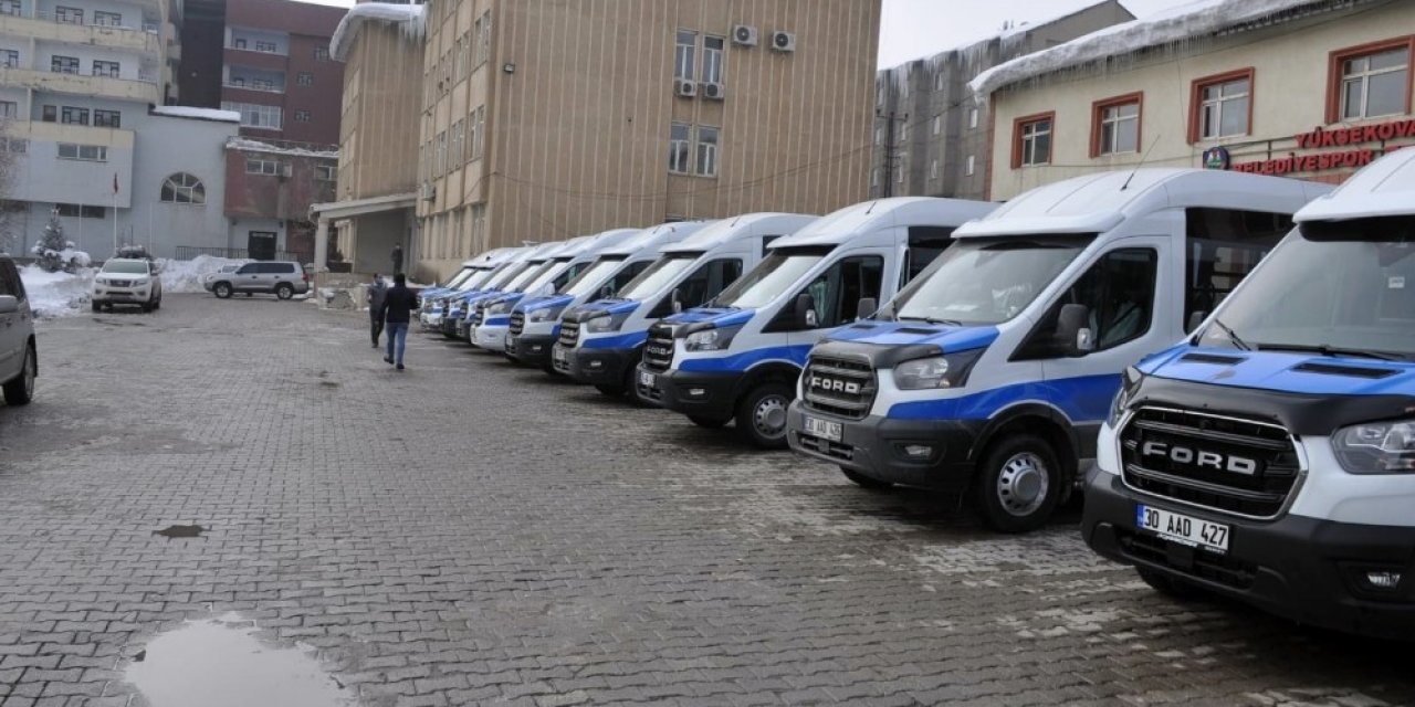 Yüksekova’da 14 Şehir İçi Minibüs Hizmete Başladı