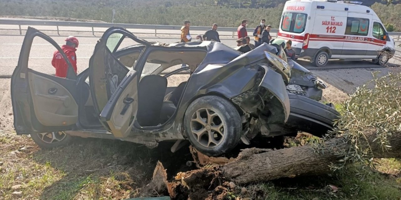 Takla Atan Araçta 3 Kişi Yaralandı