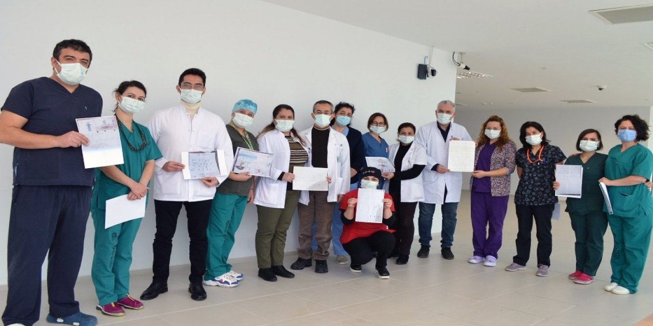 Sağlıkçılara Öğrencilerden Duygulandıran Mektuplar