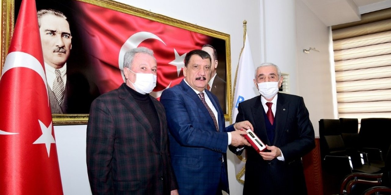 Eskkk Başkanı Evren, Büyükşehir Belediye Başkanı Gürkan’ı Ziyaret Etti