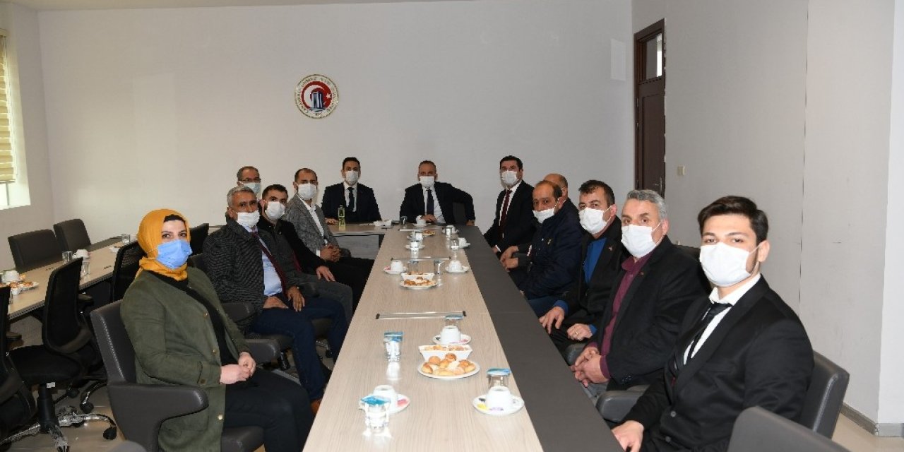 Ak Partili Turan, Gökçeada’da Teşkilatlarla Bir Araya Geldi