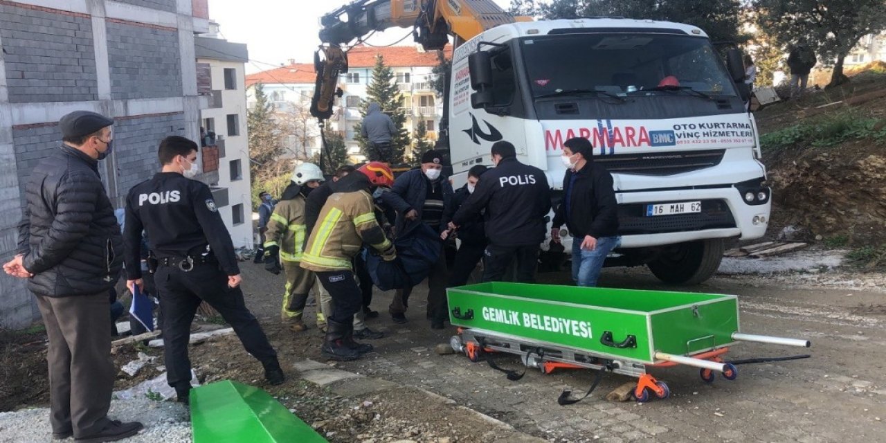 Traktörün Altında Kalan Sürücü Hayatını Kaybetti