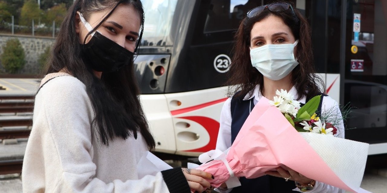 Raylara Düşen Kız Hayatını Kurtaran Vatmanı Unutmadı: "ona Bir Can Borçluyum"