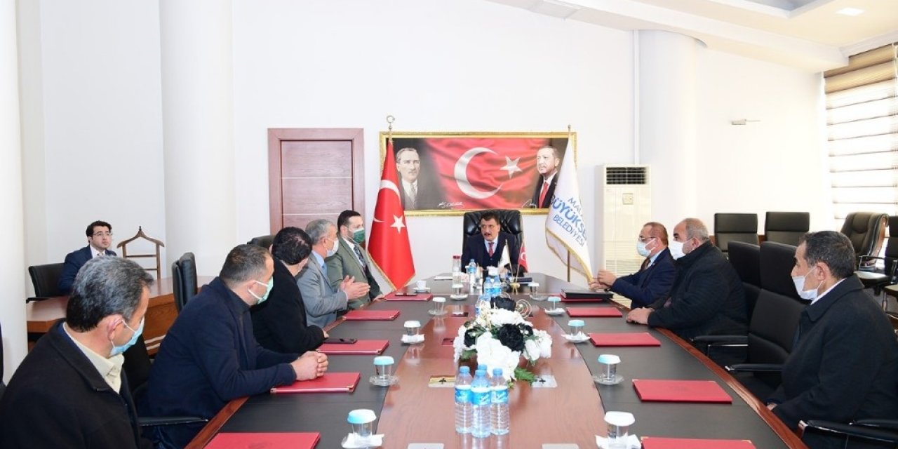 Akçadağ Muhtarlarından Başkan Gürkan’a Ziyaret