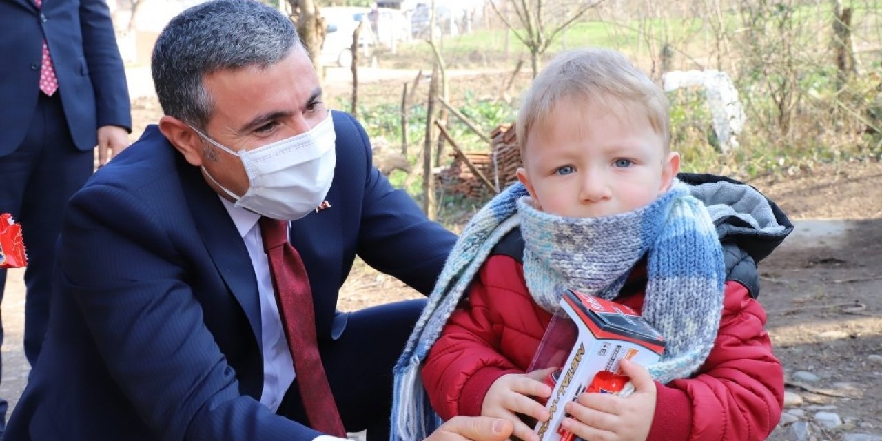 Vali Atay, Gölormanı Köyündeki Aileleri Ziyaret Etti
