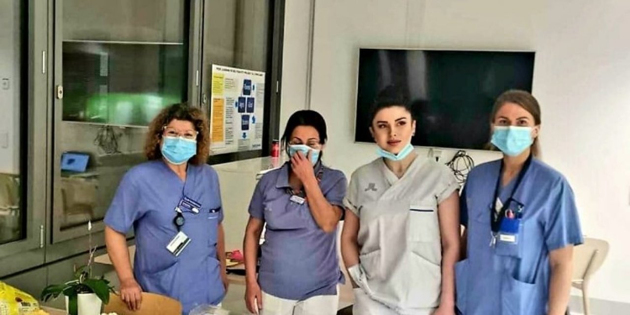 İ̇sveç’te Sağlık Personeline Türk Ve Azerbaycanlı Kadınlardan Anlamlı Jest