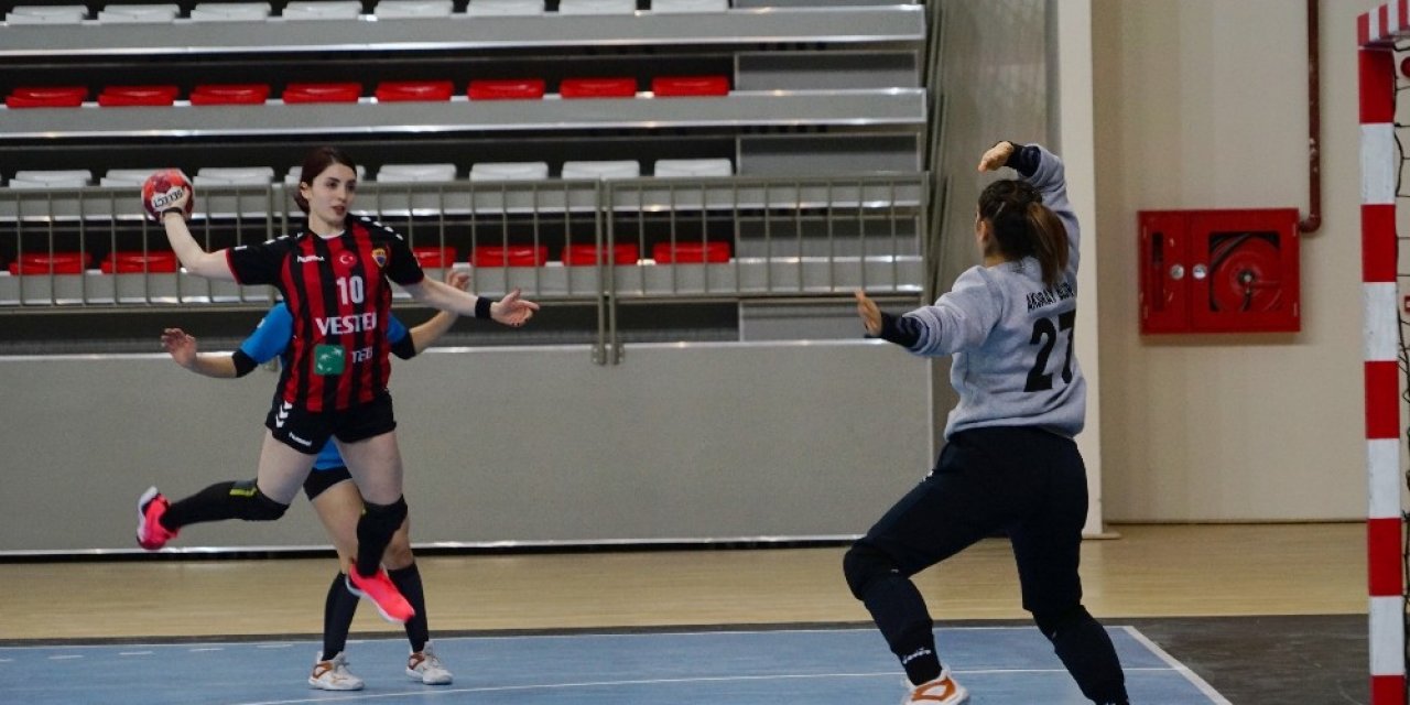 Türkiye Kadınlar Hentbol Süper Ligi: Kastamonu Belediyespor: 40 - Aksaray Belediyespor: 16