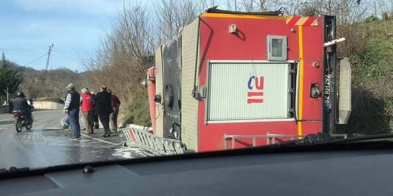 Yangına Giden İtfaiye Aracı Devrildi: 3 Yaralı