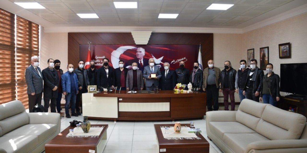 Başkan Ve Gazetecilerden Birliktelik Mesajı