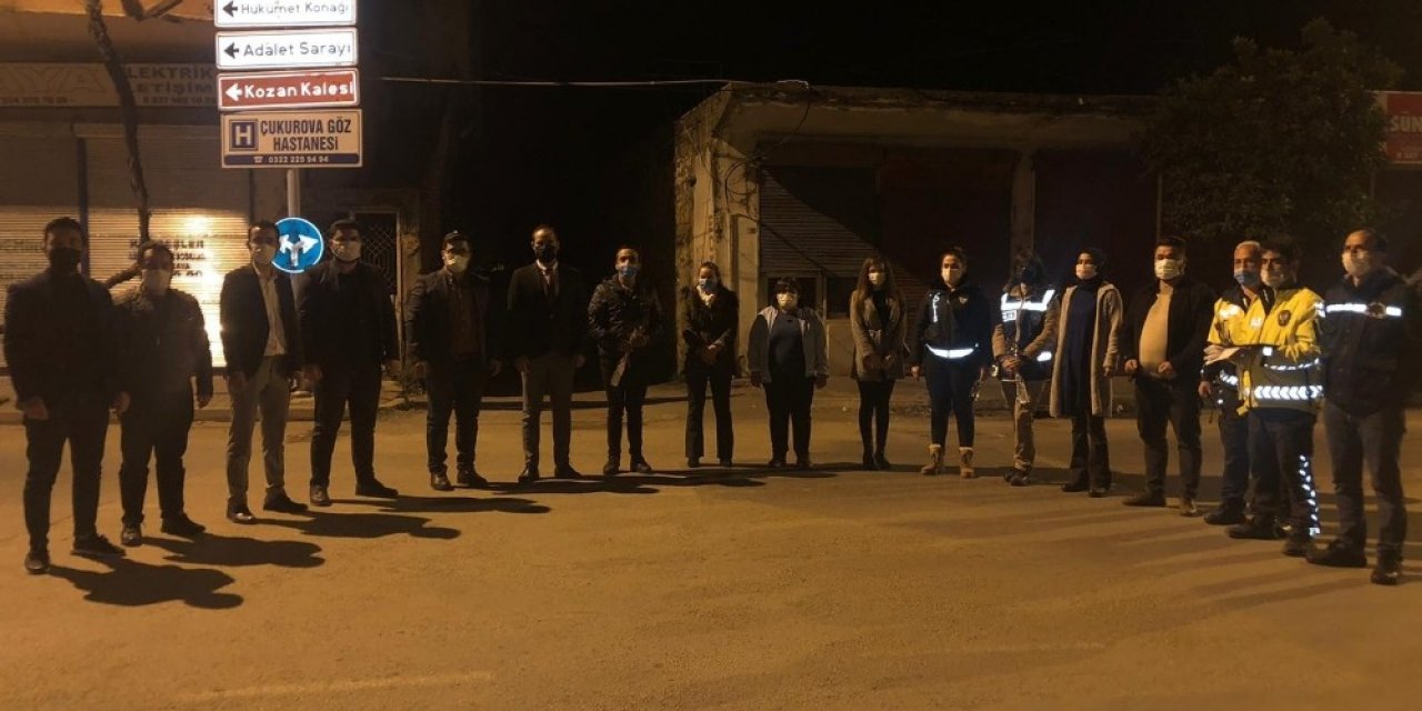 Ak Parti Gençlik Kolları Ve Vatandaşlardan Polise Çiçekli Destek