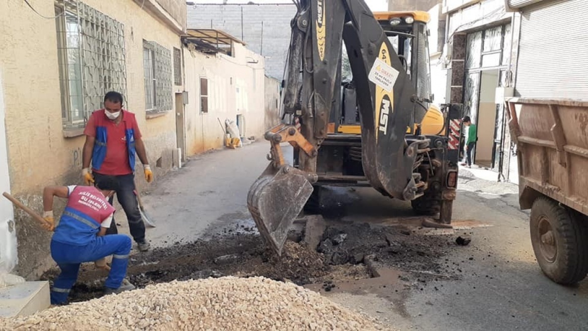 Kilis Belediyesi Su işleri Müdürlüğü tarafından su arıza bakım onarımlarına anında müdahale edilerek yapılıyor
