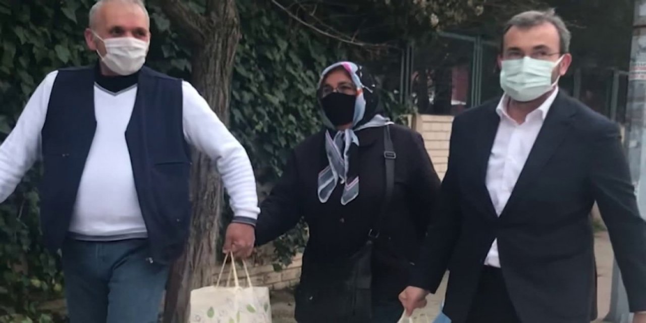 Pazar Çantasını Başkan Taşıyınca Yaşlı Kadın Duygulandı