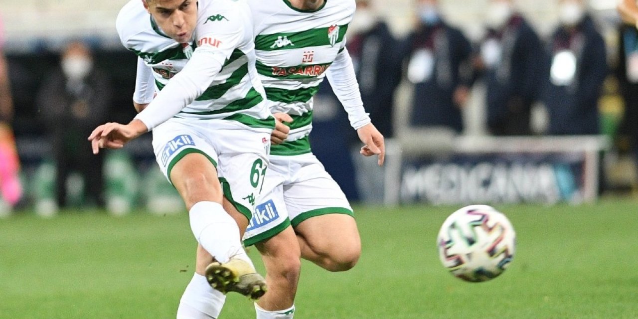 Bursaspor’da Forvet Değişimi
