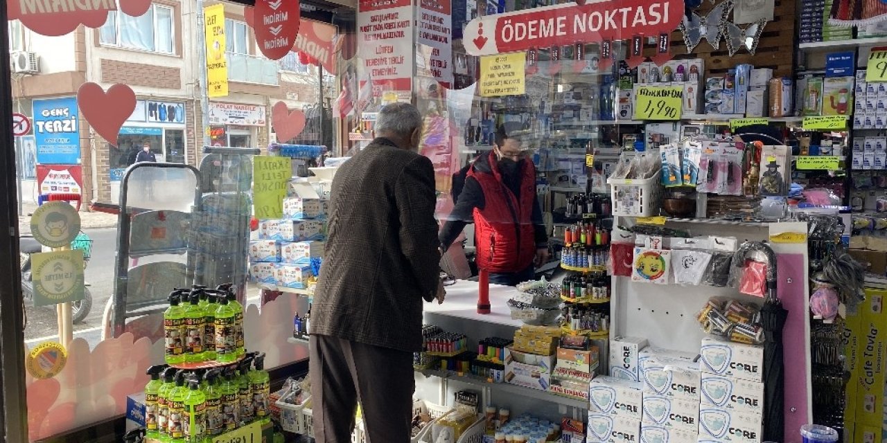 Esnaf Kısıtlamaların Hafifletilmesini Bekliyor