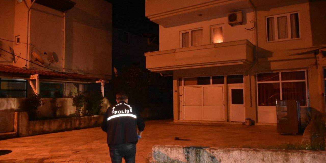 Babasını Kalbinden Bıçaklayıp Öldürdü