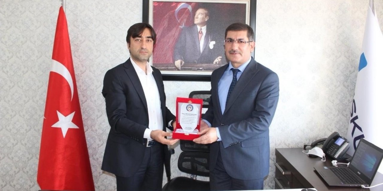 Cizre Tso Başkanlığından İ̇şkur Şırnak İ̇l Ve Şube Müdürlerine Plaket